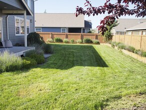 2650 SW Fairway Point Dr in Oak Harbor, WA - Building Photo - Building Photo