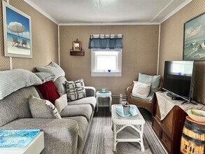 63 Bungalow Walk in Islip, NY - Building Photo - Building Photo