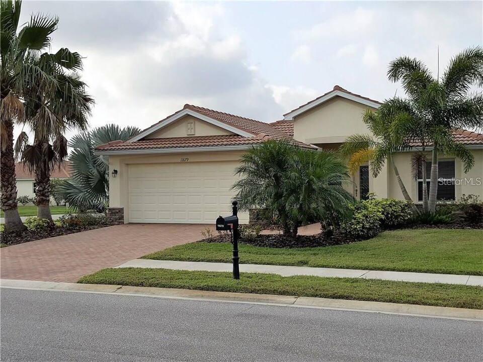 11679 Anhinga Ave in Venice, FL - Building Photo