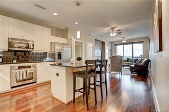 333 W Trade St-Unit -1401 in Charlotte, NC - Building Photo - Building Photo