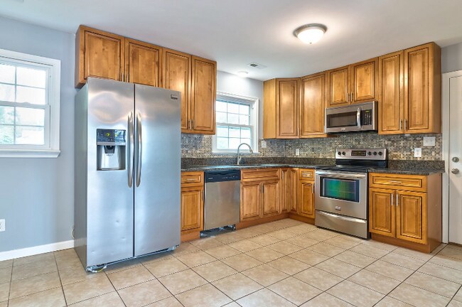 1262 W Ocean View Ave in Norfolk, VA - Foto de edificio - Building Photo