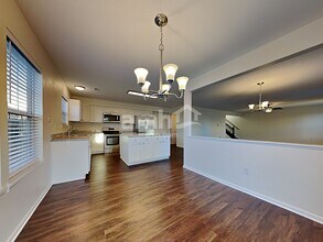 3525 Firethorn Drive in Whitestown, IN - Foto de edificio - Building Photo