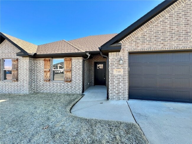 710 Captain Hopkins St in Prairie Grove, AR - Building Photo - Building Photo