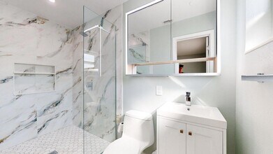 10133 4th St E in Treasure Island, FL - Foto de edificio - Building Photo