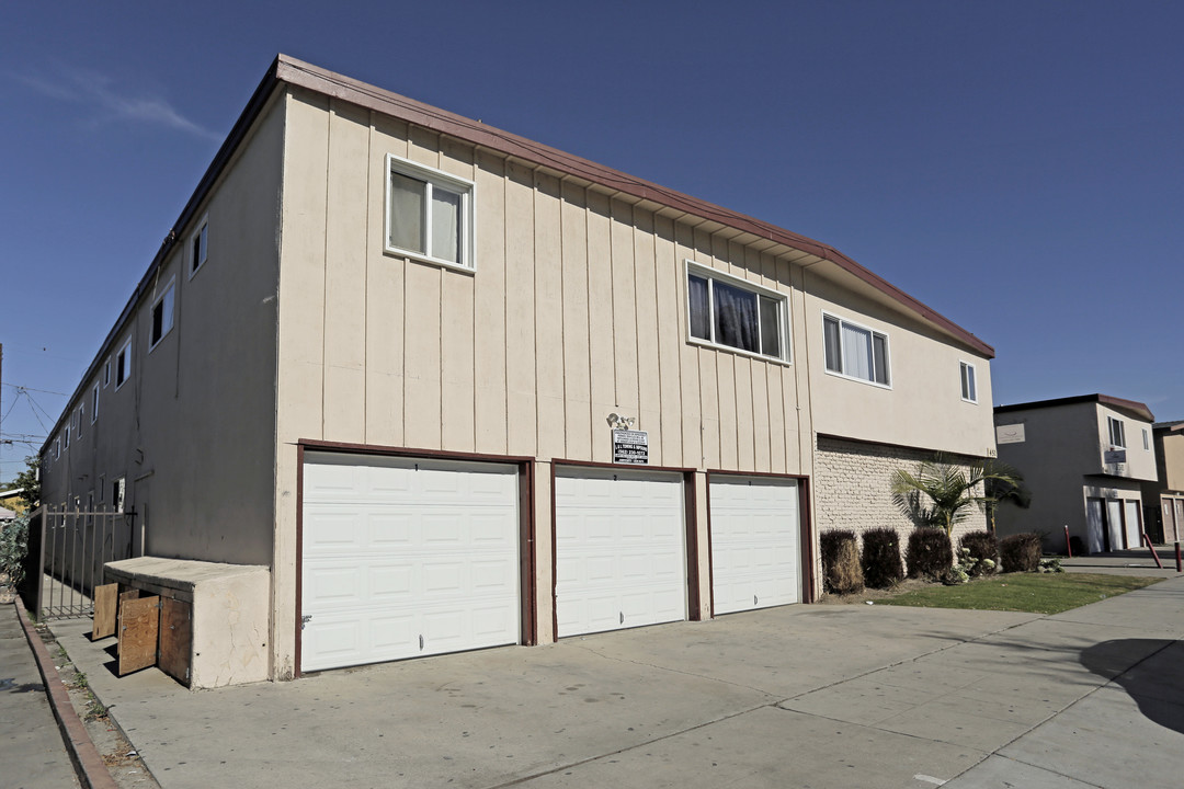 455 E 55th St in Long Beach, CA - Building Photo