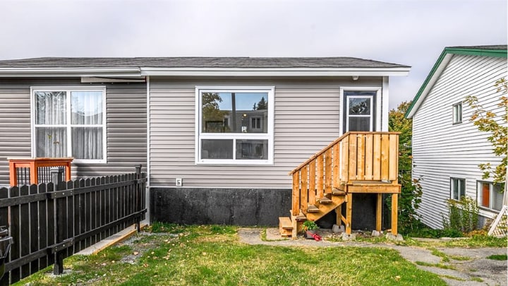 13 Chapman Crescent in St John's, NL - Building Photo