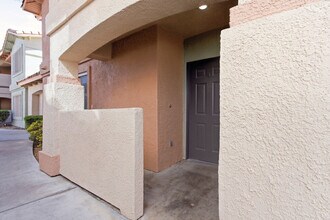 350 S Durango Dr in Las Vegas, NV - Building Photo - Building Photo