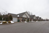 Long Drive Townhomes in Norton, OH - Building Photo - Building Photo