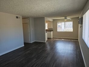 10440 Western Ave in Downey, CA - Building Photo - Building Photo