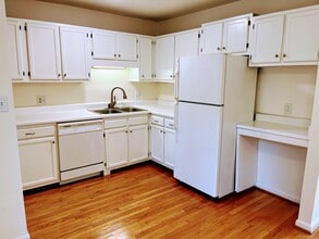 6828 Ray Rd, Unit Suite A in Raleigh, NC - Foto de edificio - Building Photo