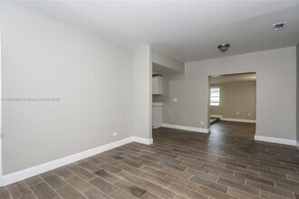 1041 NW 136th St in Miami, FL - Building Photo - Building Photo