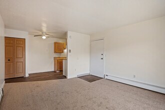 Crossroads Apartments in Wyoming, MI - Foto de edificio - Building Photo