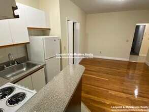 1132 Commonwealth Ave in Boston, MA - Foto de edificio - Building Photo