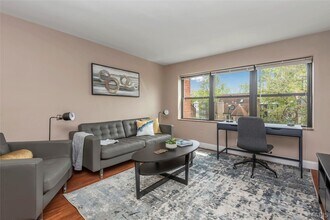 7553 Buckingham Dr in Clayton, MO - Building Photo - Building Photo