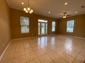 111 Earle Taylor Ln in Ocean Springs, MS - Building Photo - Building Photo