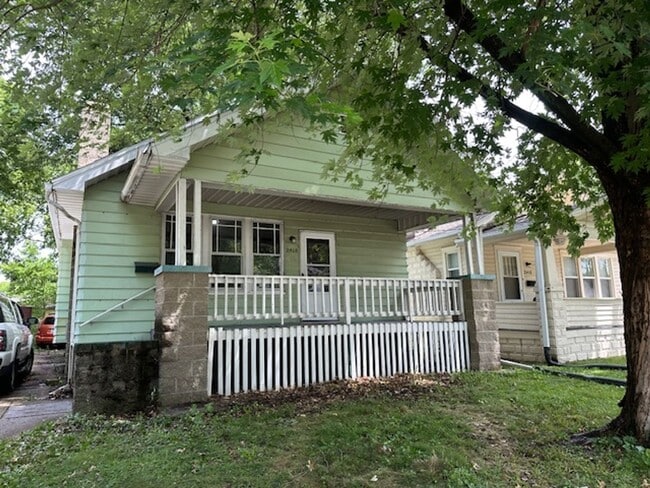 property at 2418 N Peoria Ave