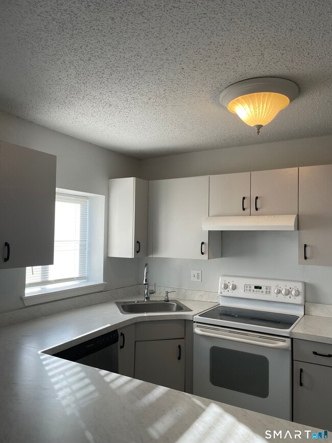 925 Oronoke Rd in Waterbury, CT - Building Photo - Building Photo