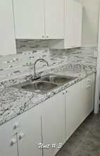 7610 SW 10th St in North Lauderdale, FL - Building Photo - Building Photo