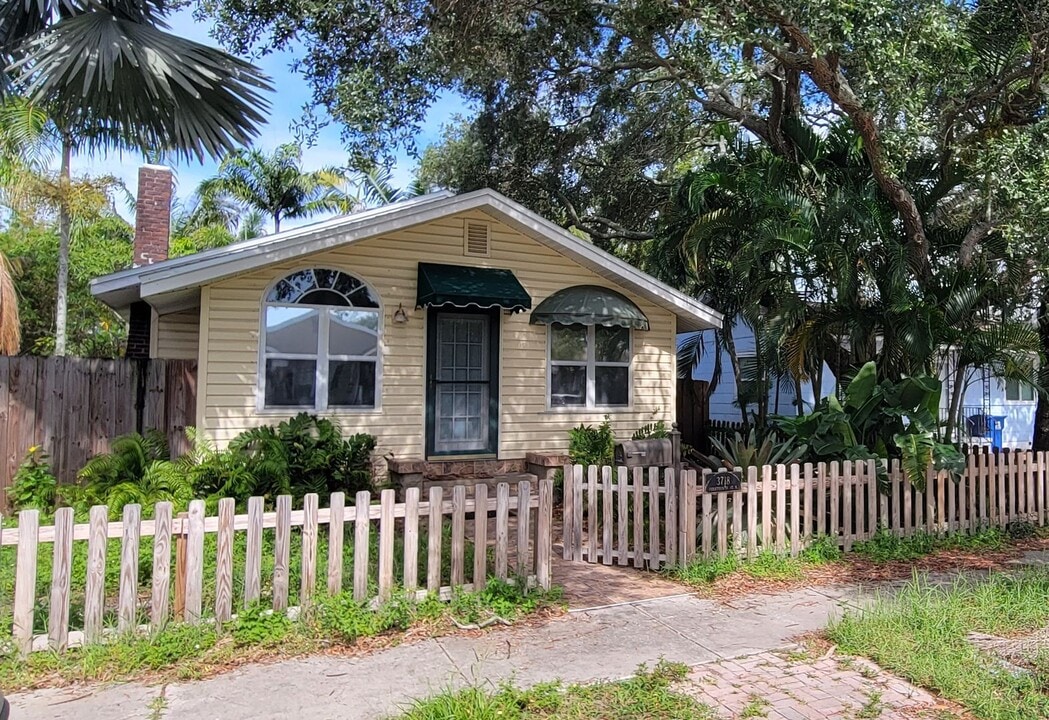 3718 14th St N in St. Petersburg, FL - Building Photo