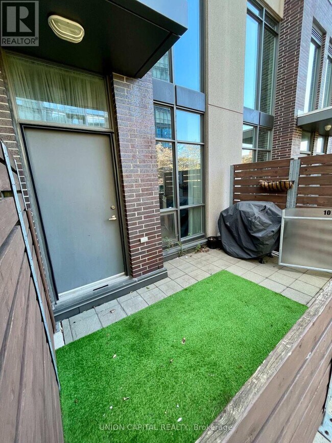 15 Brunel Ct in Toronto, ON - Building Photo - Building Photo