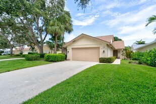 223 E River Park Dr in Jupiter, FL - Building Photo