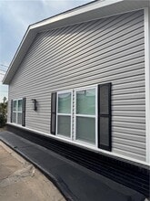 703 W Oak St in Rogers, AR - Building Photo - Building Photo