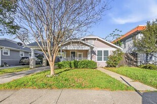 843 N Clinton Ave in Dallas, TX - Building Photo