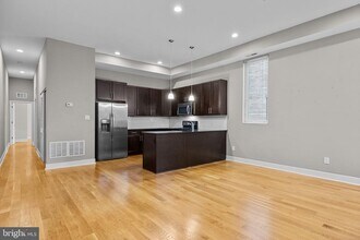 211 Green St in Philadelphia, PA - Building Photo - Building Photo