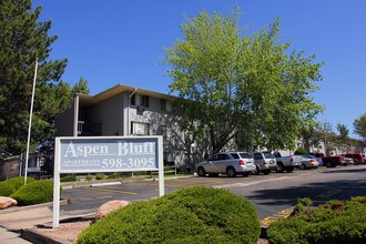 Aspen Bluff in Colorado Springs, CO - Building Photo - Building Photo