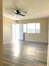 1111 E Robidoux St in Los Angeles, CA - Building Photo - Building Photo