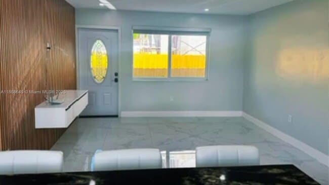 7047 SW 22nd St in Miami, FL - Building Photo - Building Photo