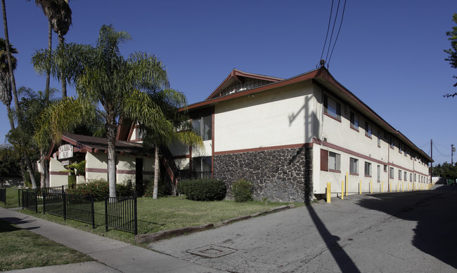 La Habra Palms in La Habra, CA - Foto de edificio - Building Photo