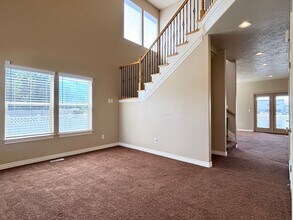 744 Woodleaf Way in Sandy, UT - Building Photo - Building Photo