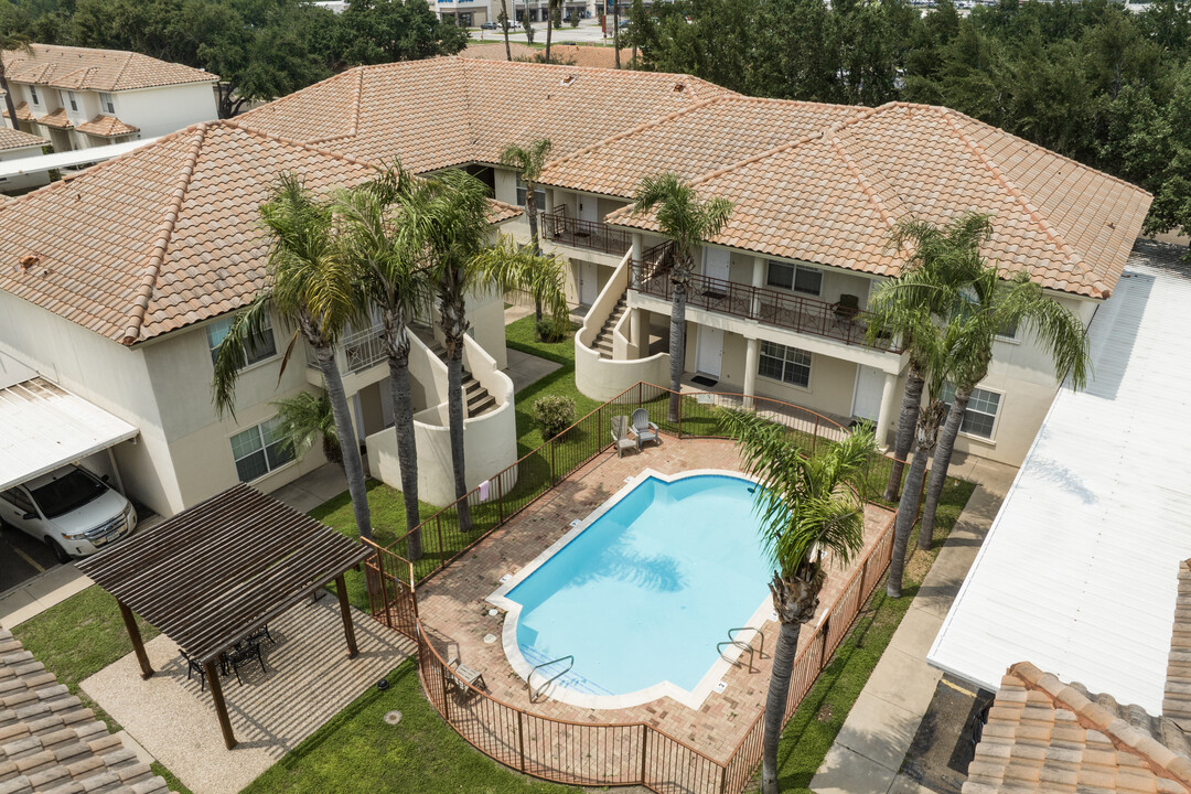 7102 N 11th Ln in McAllen, TX - Foto de edificio