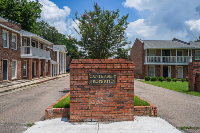 Canterbury Gardens in Starkville, MS - Foto de edificio - Building Photo