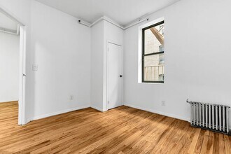 239 W 63rd St in New York, NY - Foto de edificio - Building Photo