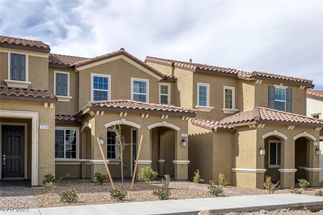 2731 Luzzi Walk in Henderson, NV - Building Photo