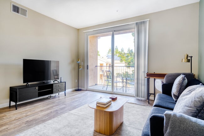 121 Roble Rd in Walnut Creek, CA - Building Photo - Building Photo