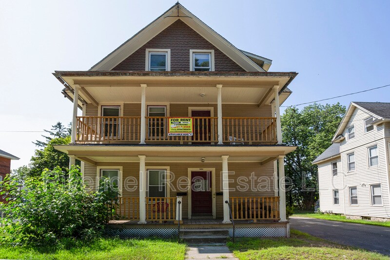 330 Valley St in Windham, CT - Foto de edificio