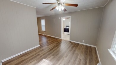 821 Washington Ave in Dixon, IL - Building Photo - Building Photo
