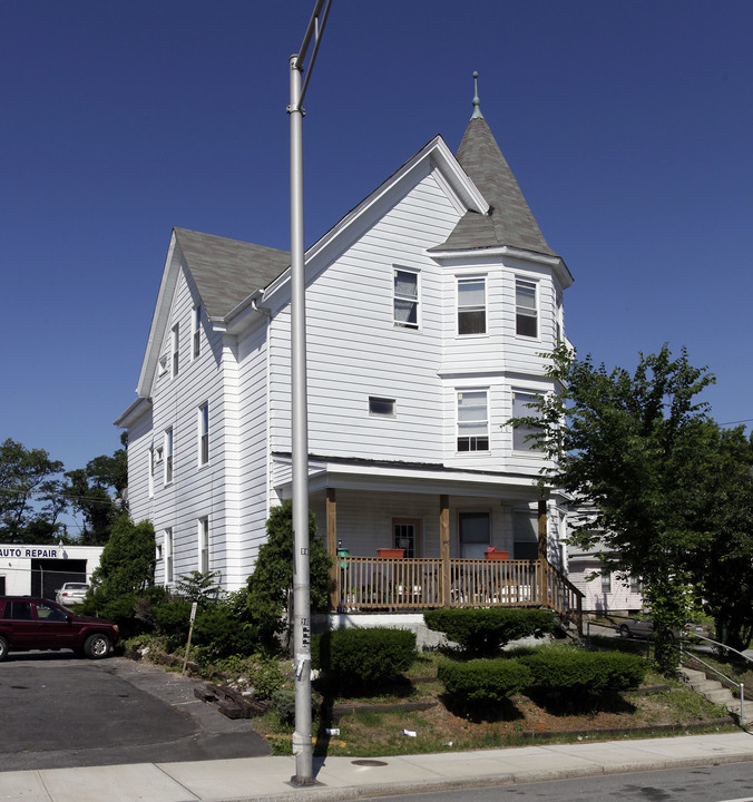 859 Elmwood Ave in Providence, RI - Building Photo