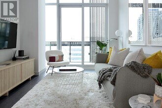 15-1015 Roehampton Ave in Toronto, ON - Building Photo - Building Photo