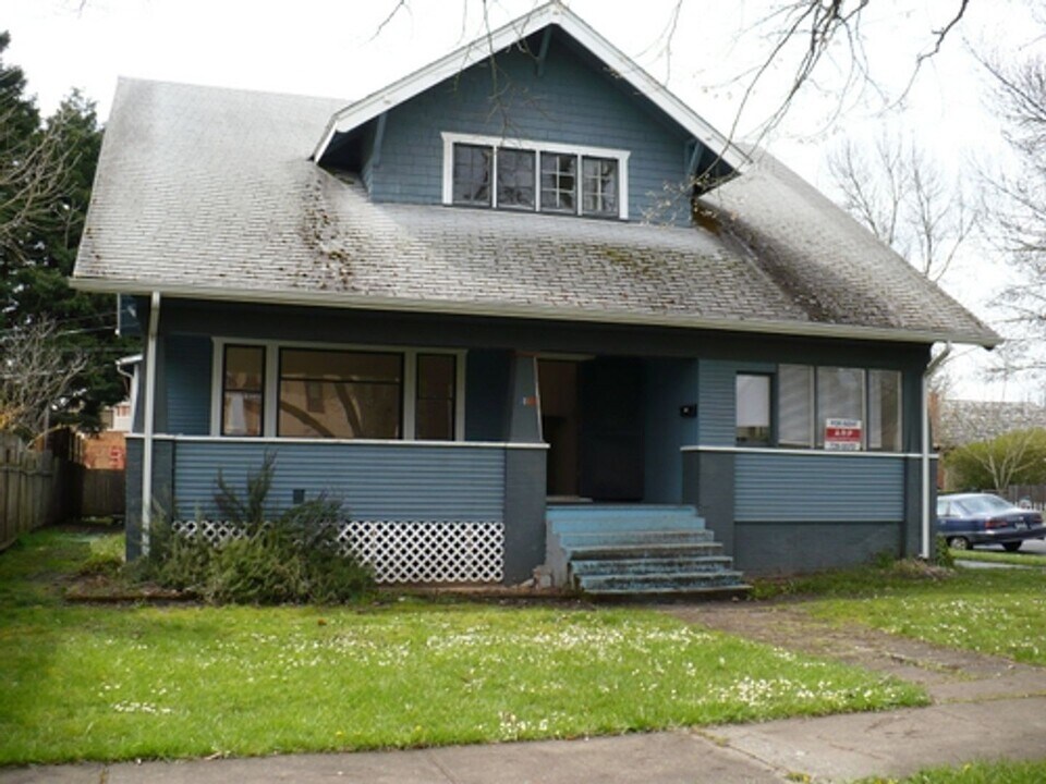 1014-1020 W 11th Ave in Eugene, OR - Building Photo