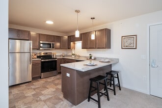 Fishers Run Senior Apartments in Fishers, IN - Foto de edificio - Building Photo