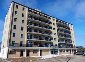 821 Douglas St in North Bay, ON - Building Photo