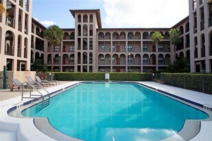 6150 Gulfport Blvd S, Unit 102 in Gulfport, FL - Building Photo