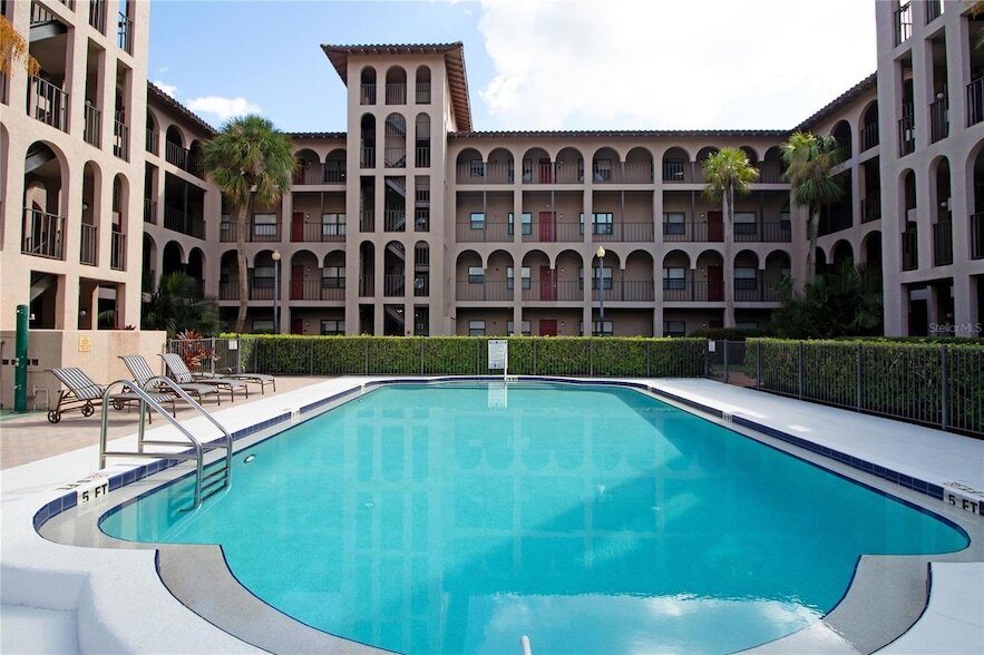 6150 Gulfport Blvd S, Unit 102 in Gulfport, FL - Building Photo