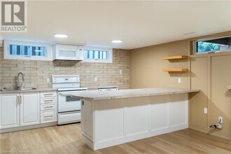 16 Jay St in Hamilton, ON - Building Photo - Building Photo
