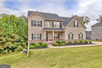 180 Charleston Dr in Senoia, GA - Building Photo - Building Photo