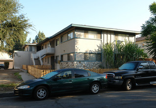 613 W Bellevue Dr in Anaheim, CA - Building Photo - Building Photo